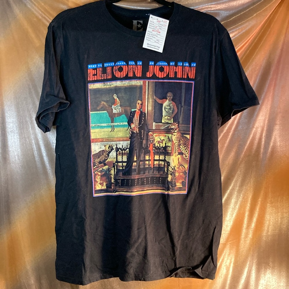 Vintage Elton John size L t-shirt 40” chest. Black.‎  box D